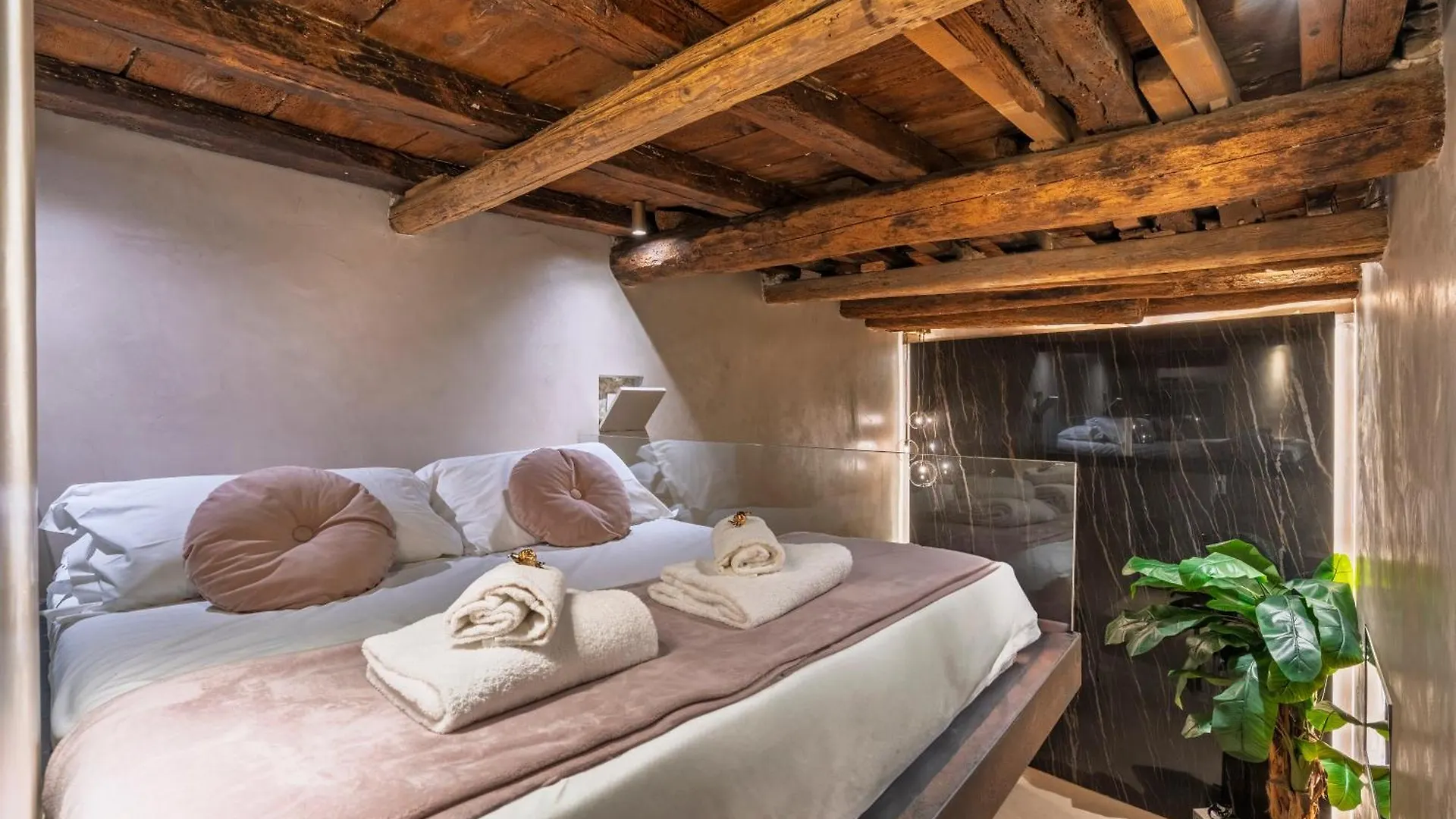 Apartment Suite Ad Duomo, Firenze Italy
